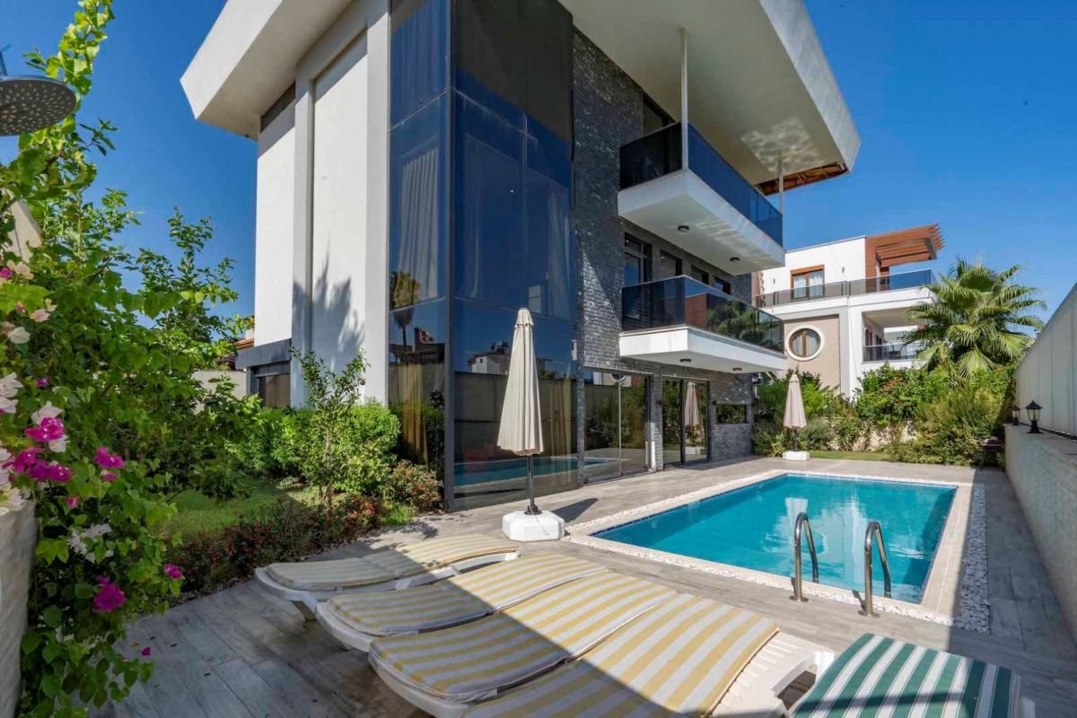 4+1 трехэтажная вилла Alanya 543